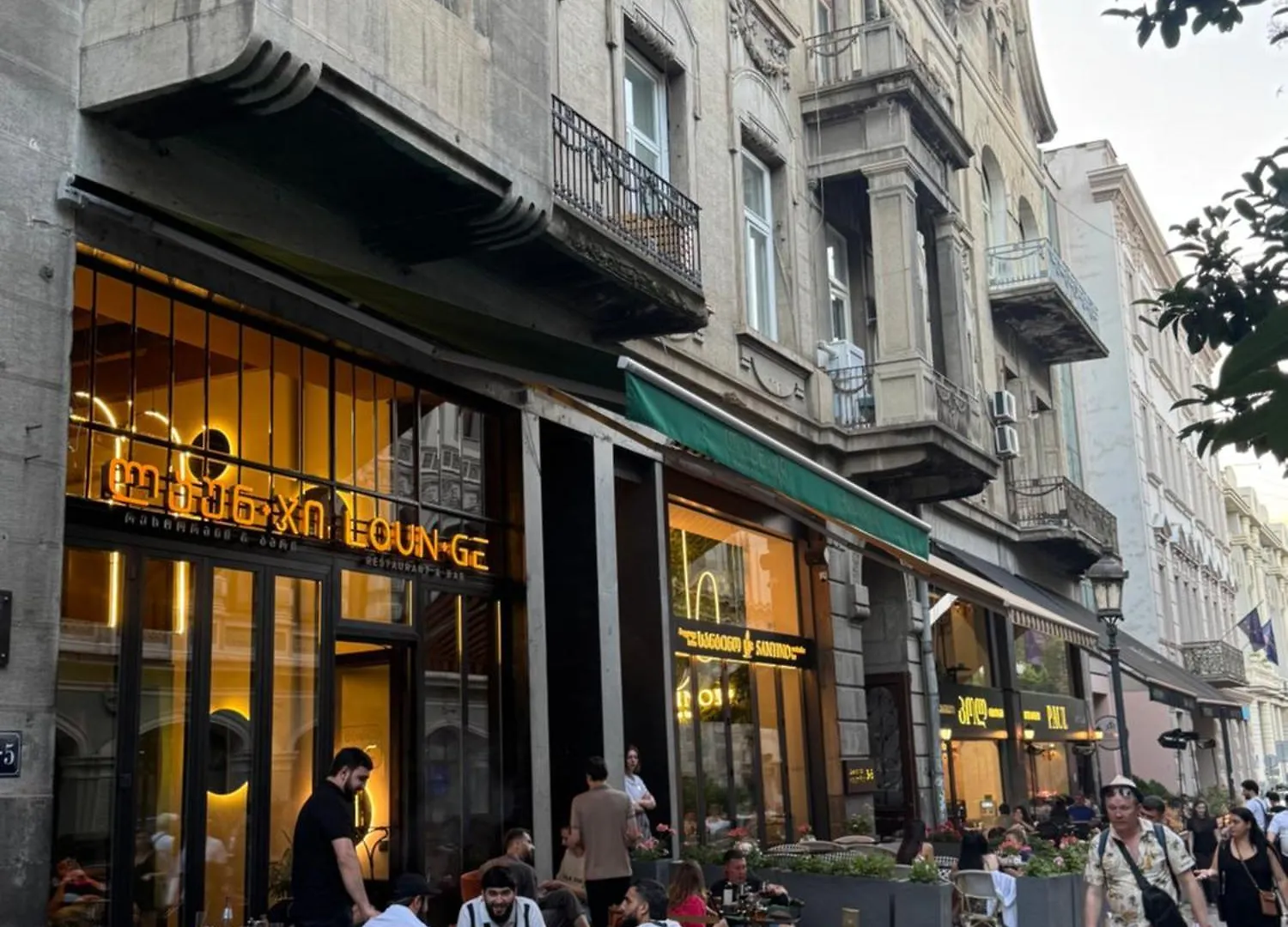 Old Tbilisi, Freedom Squareアパートメント アパート ティビリシ